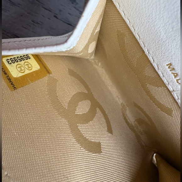 For @kelk2004 - CHANEL Caviar Timeless CC Cardholder, white - Picture 11 of 11